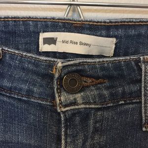Levi’s Mid Rise Skinny Jean